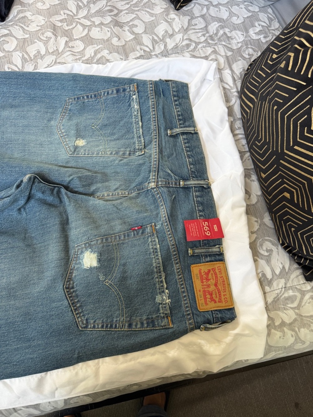 Levi's 569 Loose Straight Jeans in Light Denim Blue
